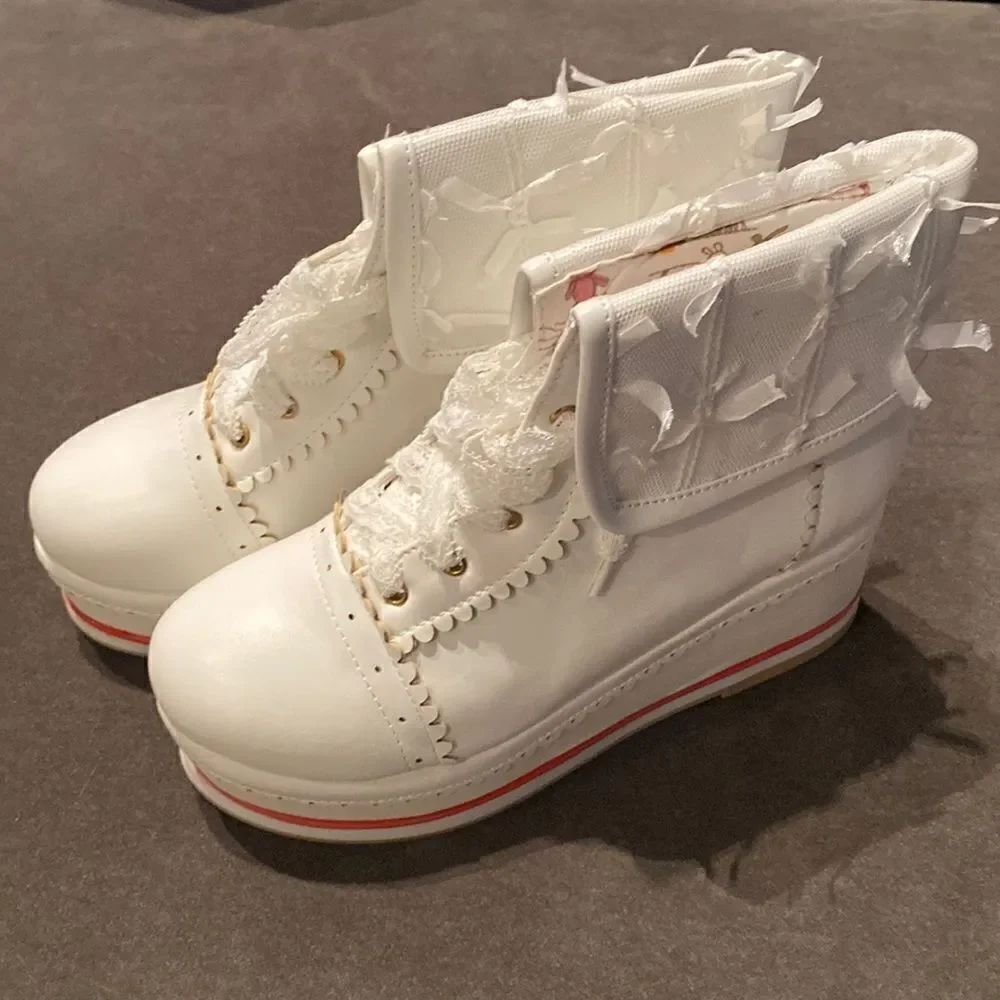 Women’s Platform Wedge Boots White Size EU 37 (6.5 US) NEW